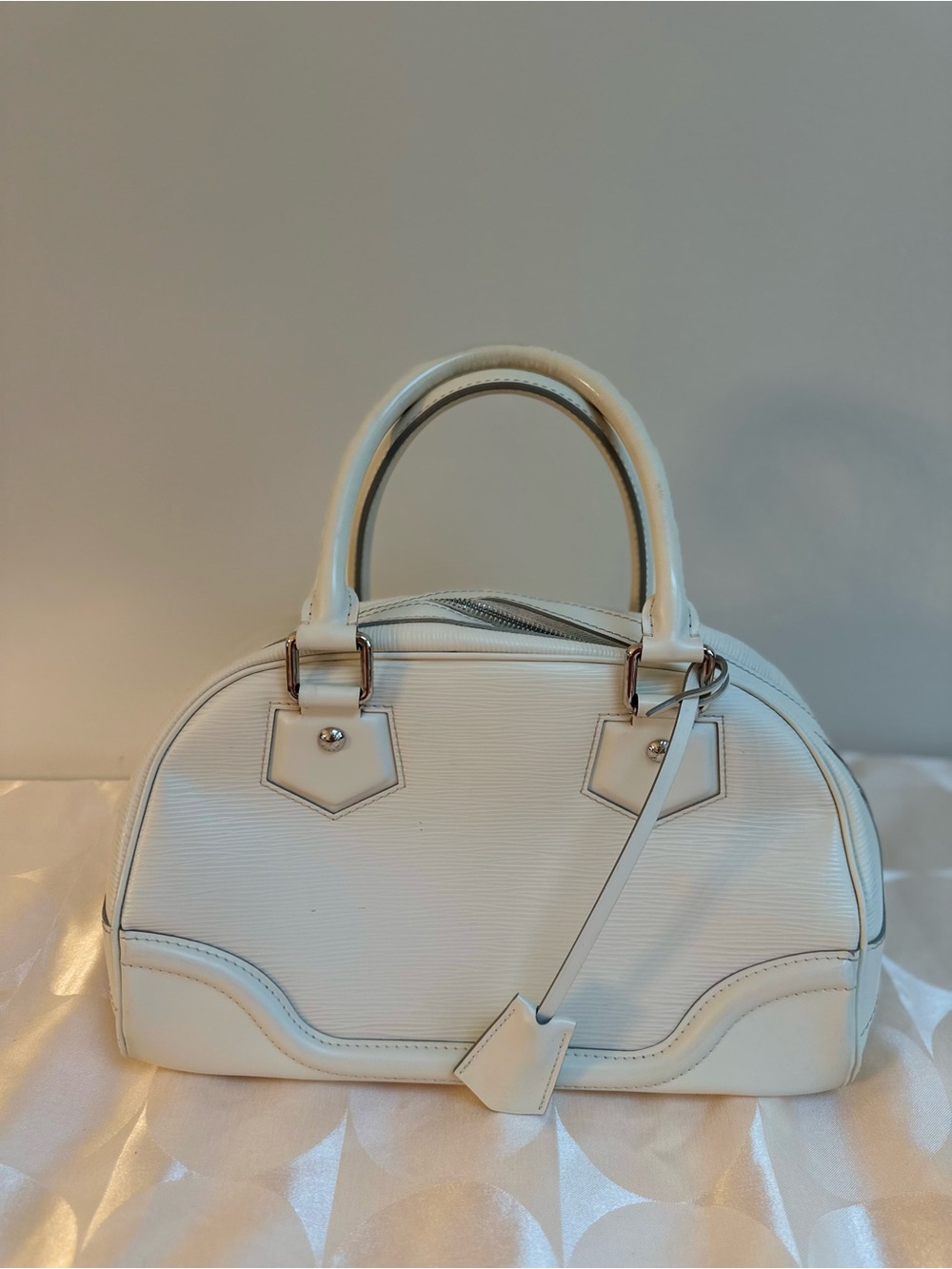 Louis Vuitton Montaigne Vintage Off White Women’s leather Handbag